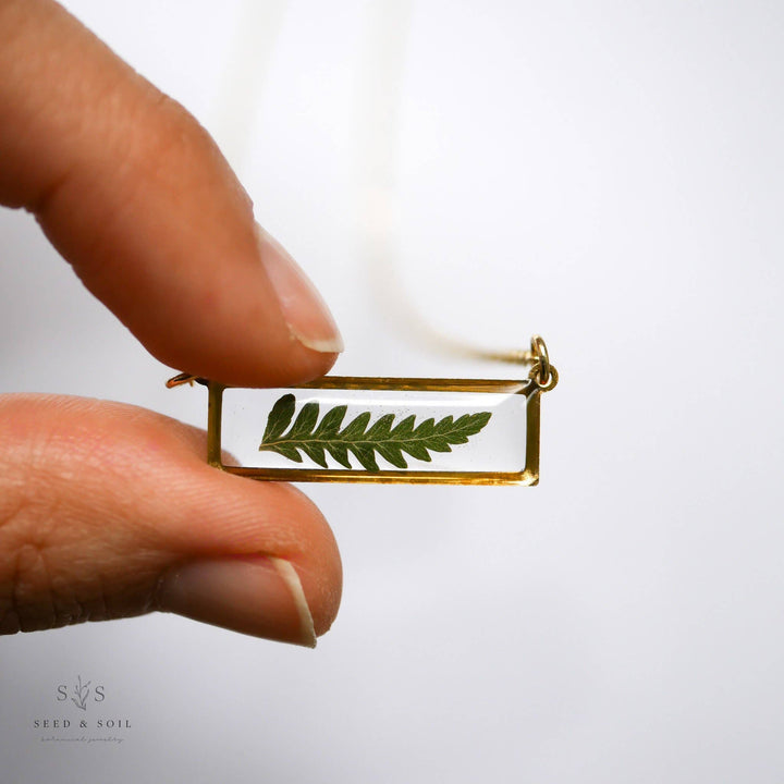 Minimalist Bar Necklace: Fern